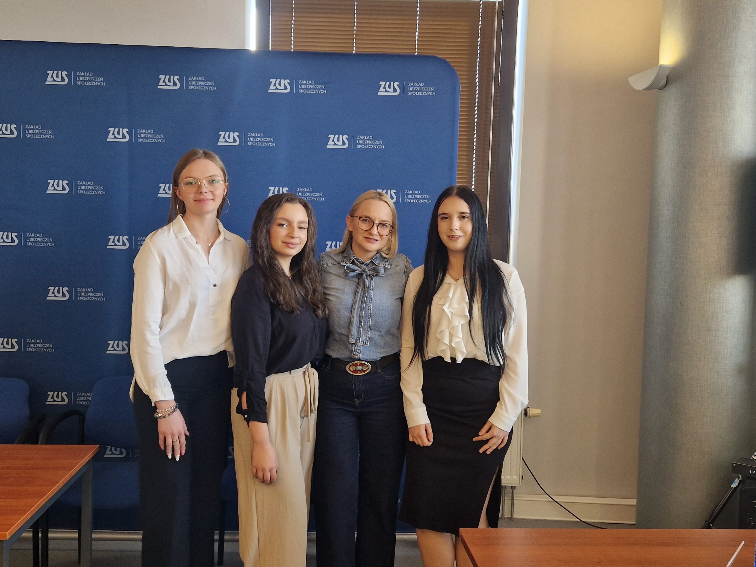 Udział Naszych uczniów w Olimpiadzie ZUS pt. „Warto wiedzieć więcej o ubezpieczeniach społecznych”.