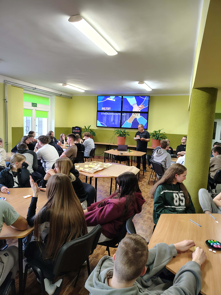 „Słowa, które ranią: HEJTOFF”